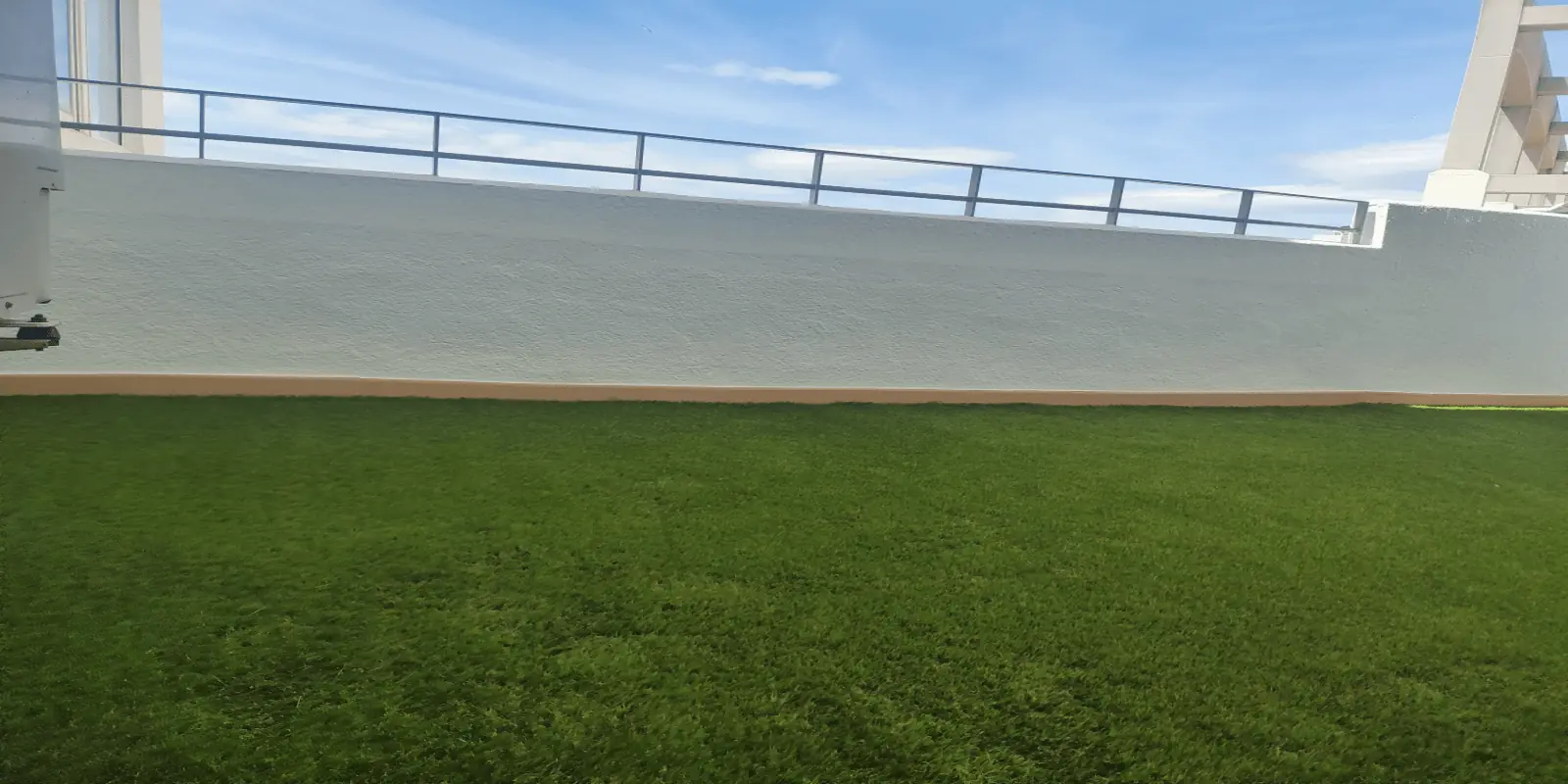 Limpiar tu Césped Artificial como un Profesional